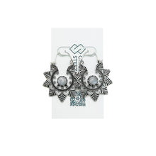 Load image into Gallery viewer, Leaf Border Earrings