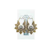 Load image into Gallery viewer, Leaf Border Earrings